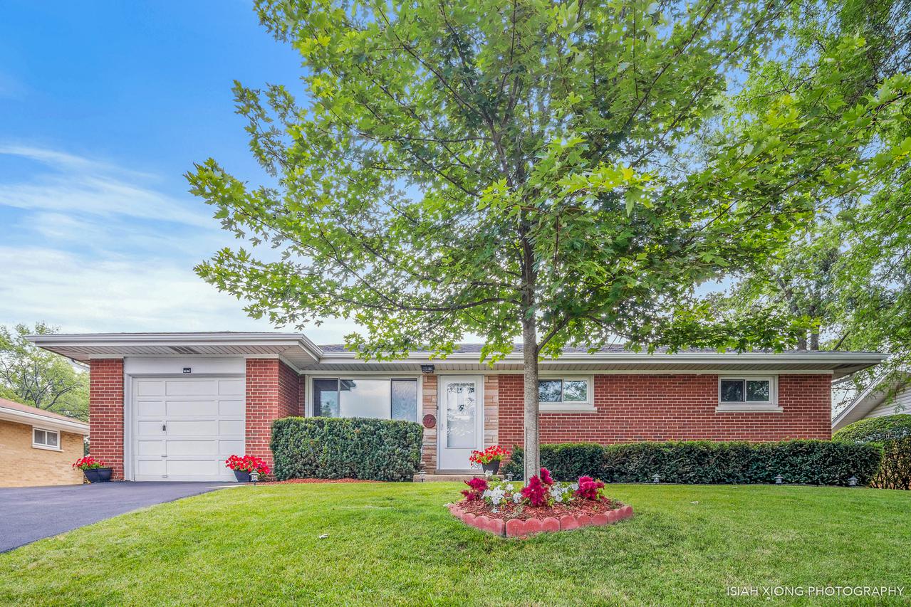 7725 Brookhaven Ave., Darien, IL 60561