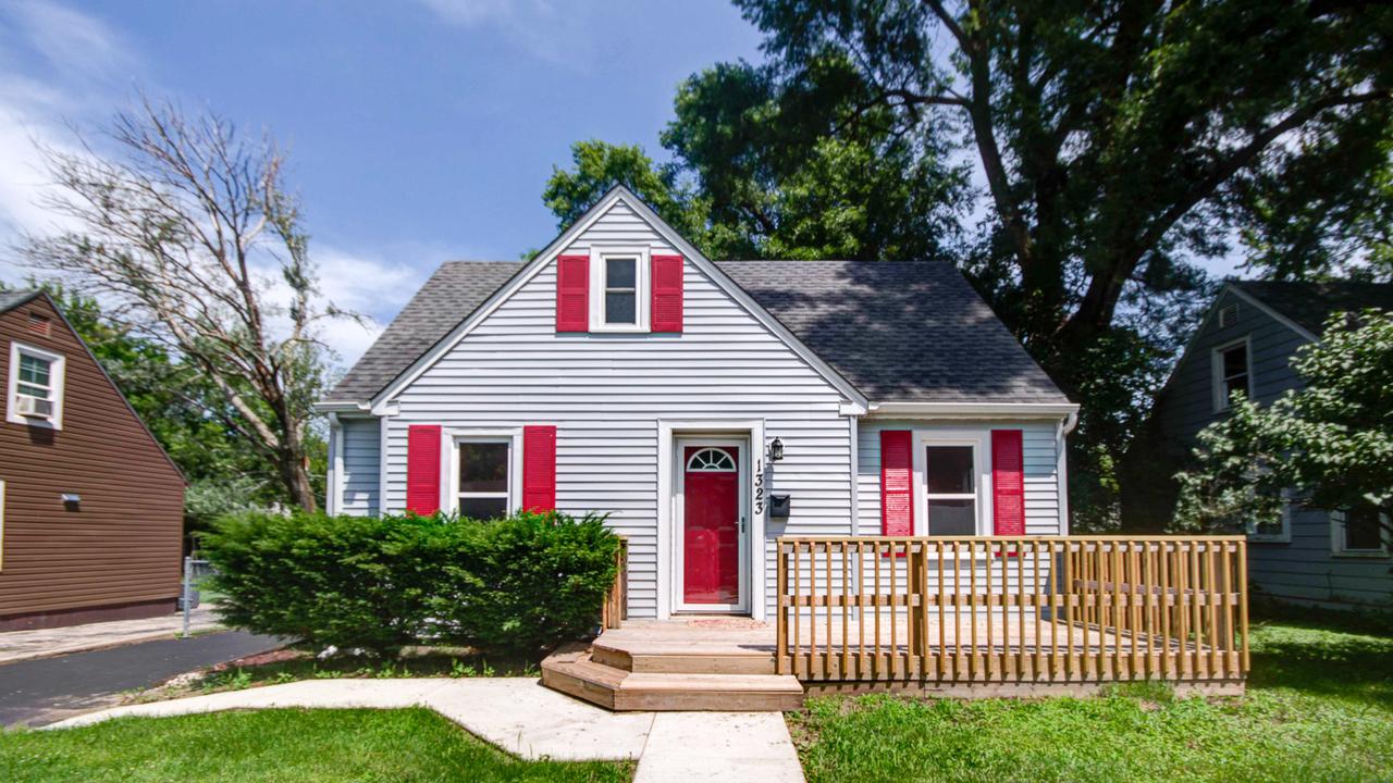 1323 Pine Grove Ave., Round Lake Beach, IL 60073