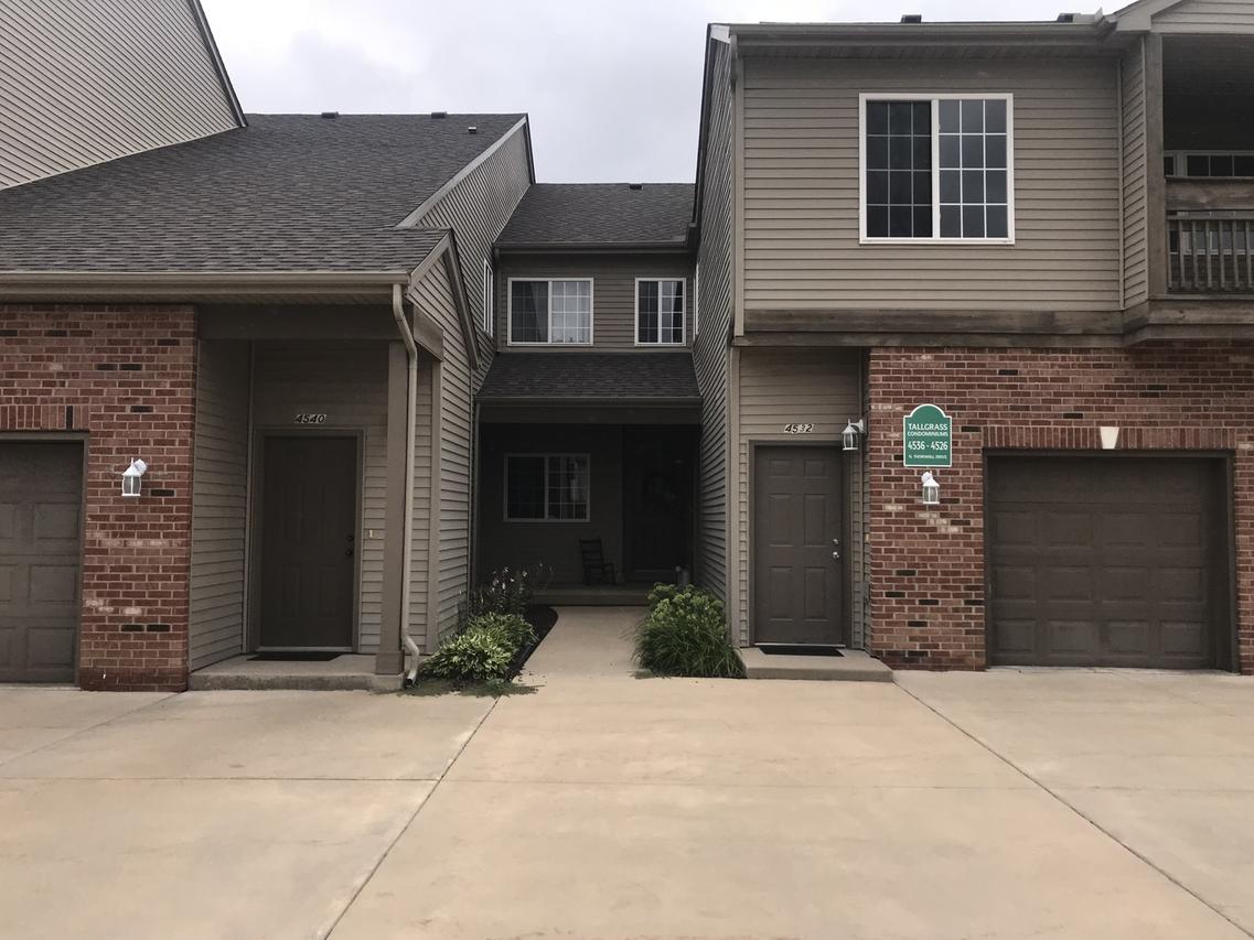 4536 N Thornhill Dr. #204D, Peoria, IL 61615