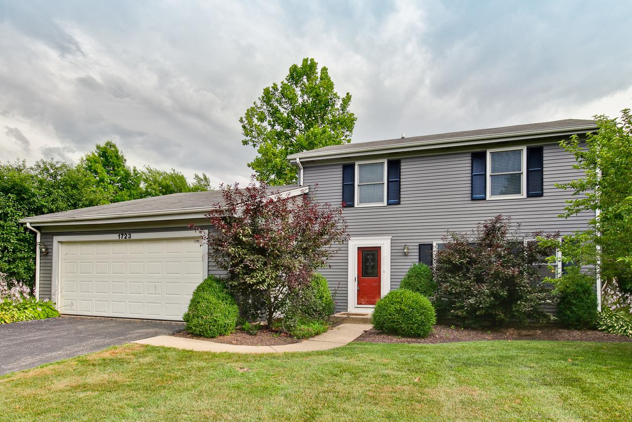 1723 Buckingham Rd., Mundelein, IL 60060