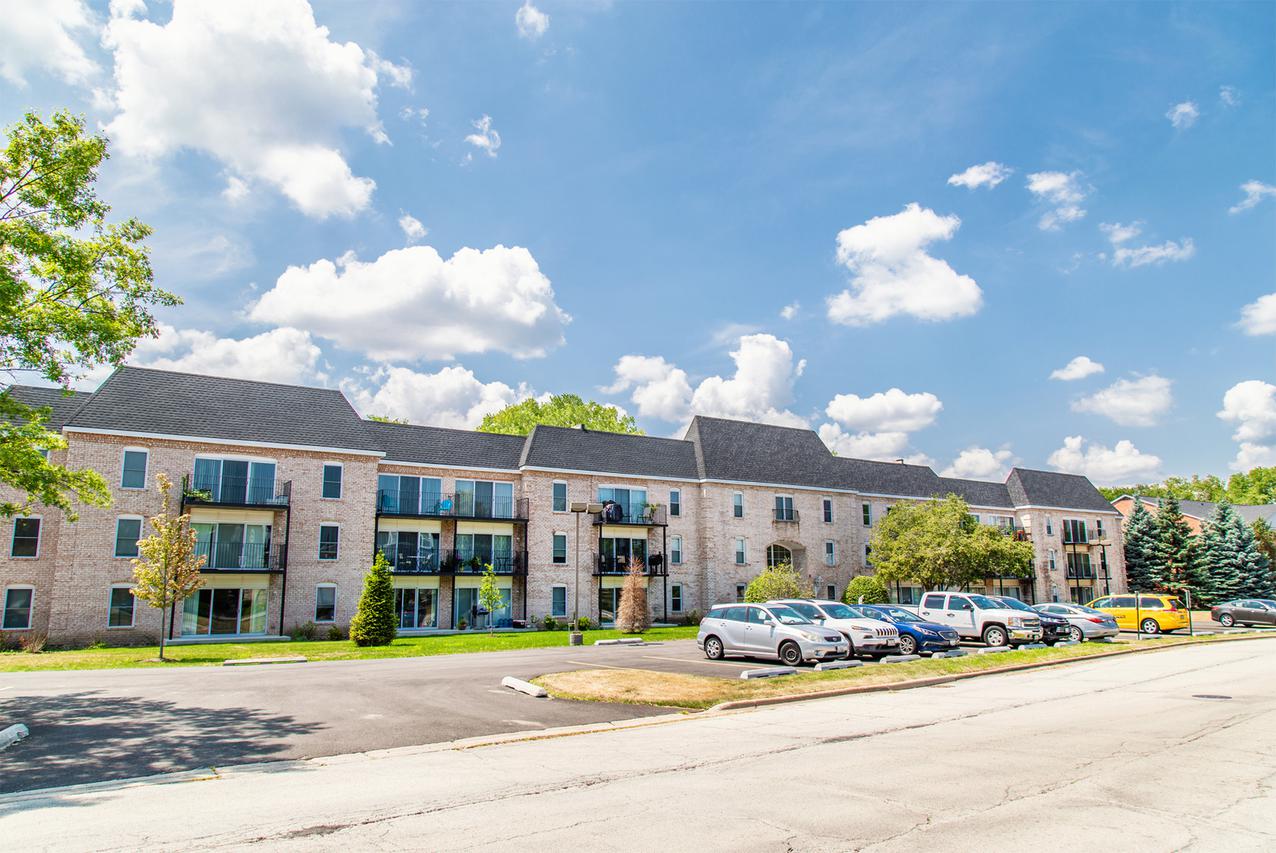 5201 Carriageway Dr. #304, Rolling Meadows, IL 60008