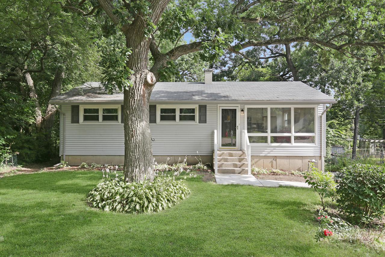 2018 W Oakleaf Dr., Mchenry, IL 60051