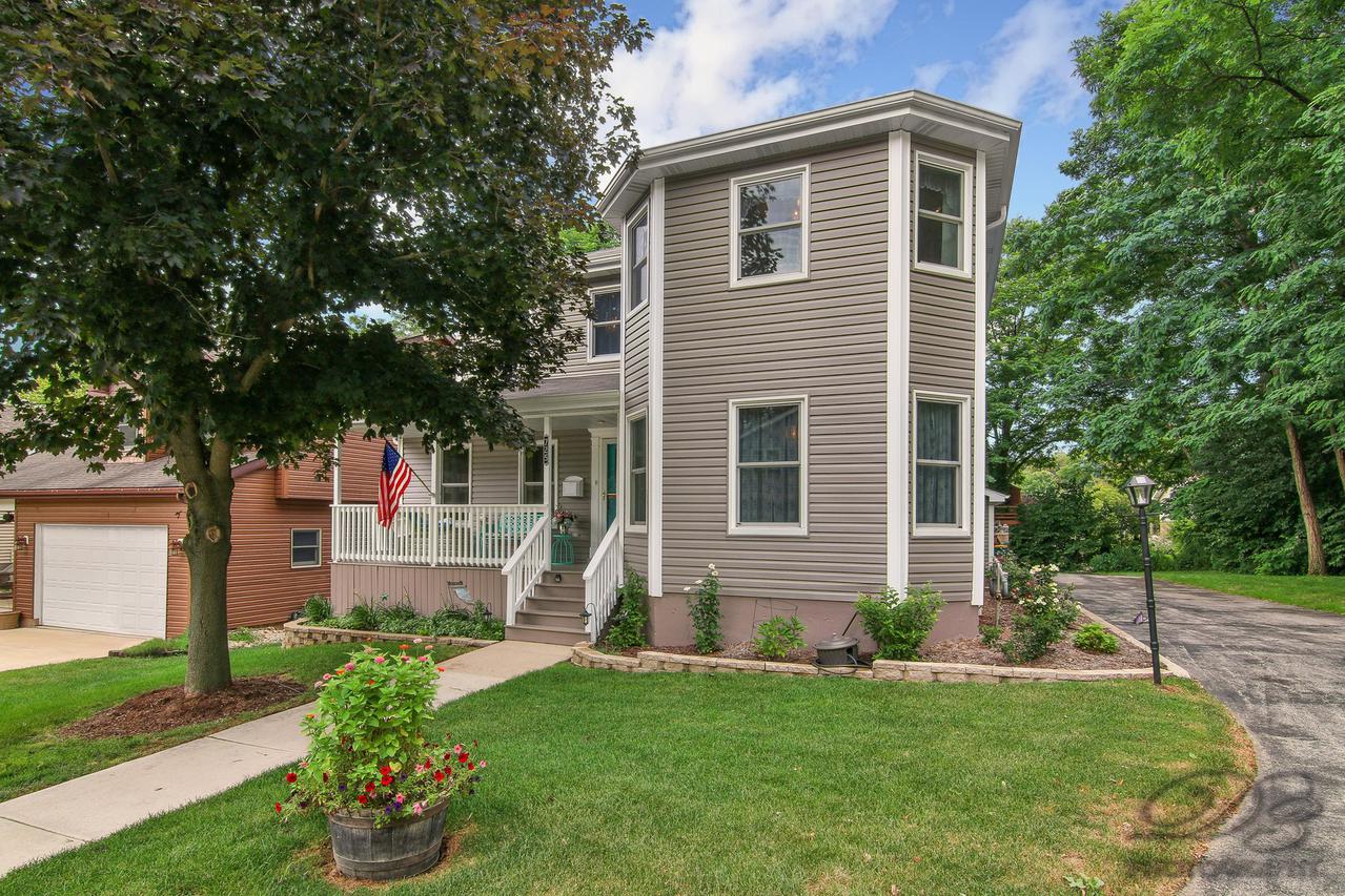 725 East St., Lemont, IL 60439