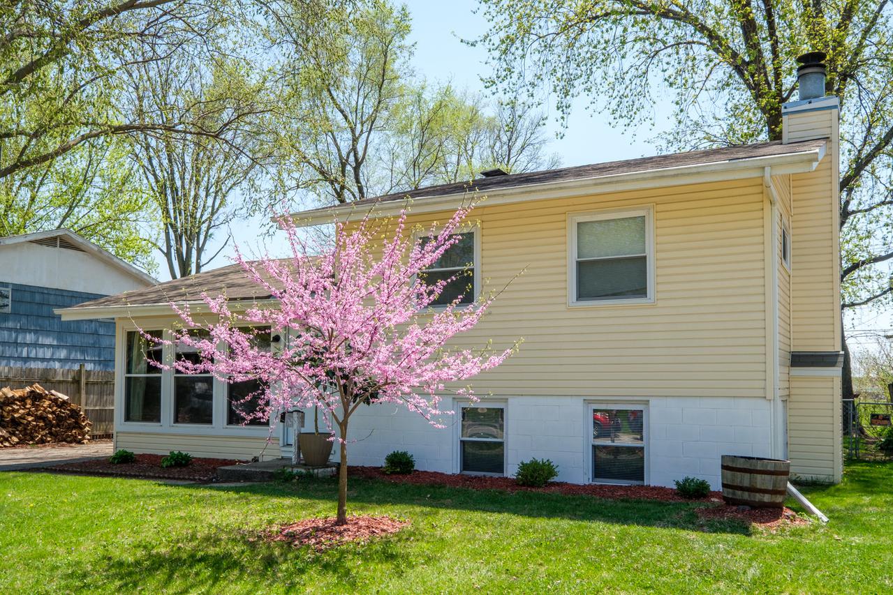 1133 Ramona Ter., Machesney Park, IL 61115