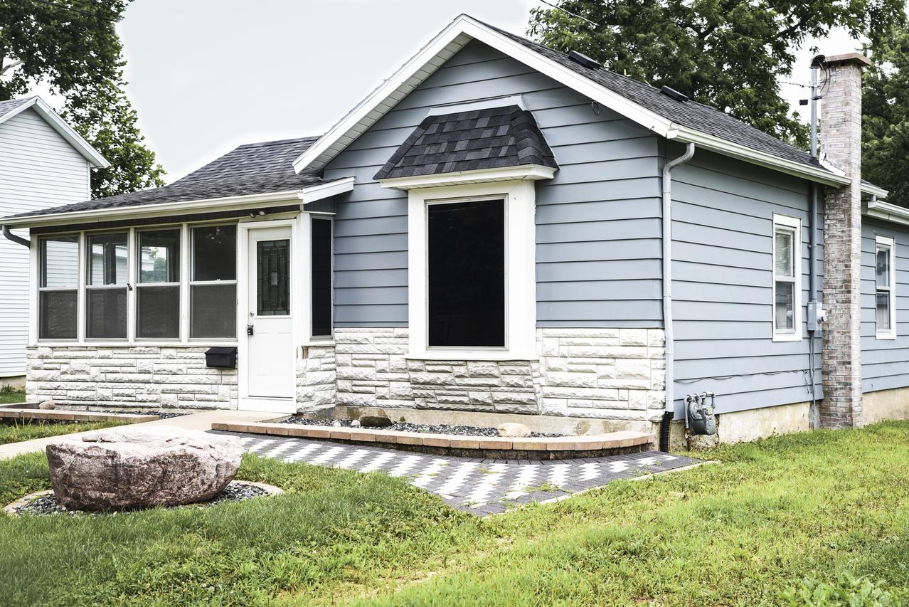 131 W Division St., Amboy, IL 61310