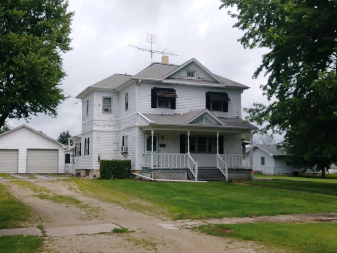 126 W Walnut St., Compton, IL 61318