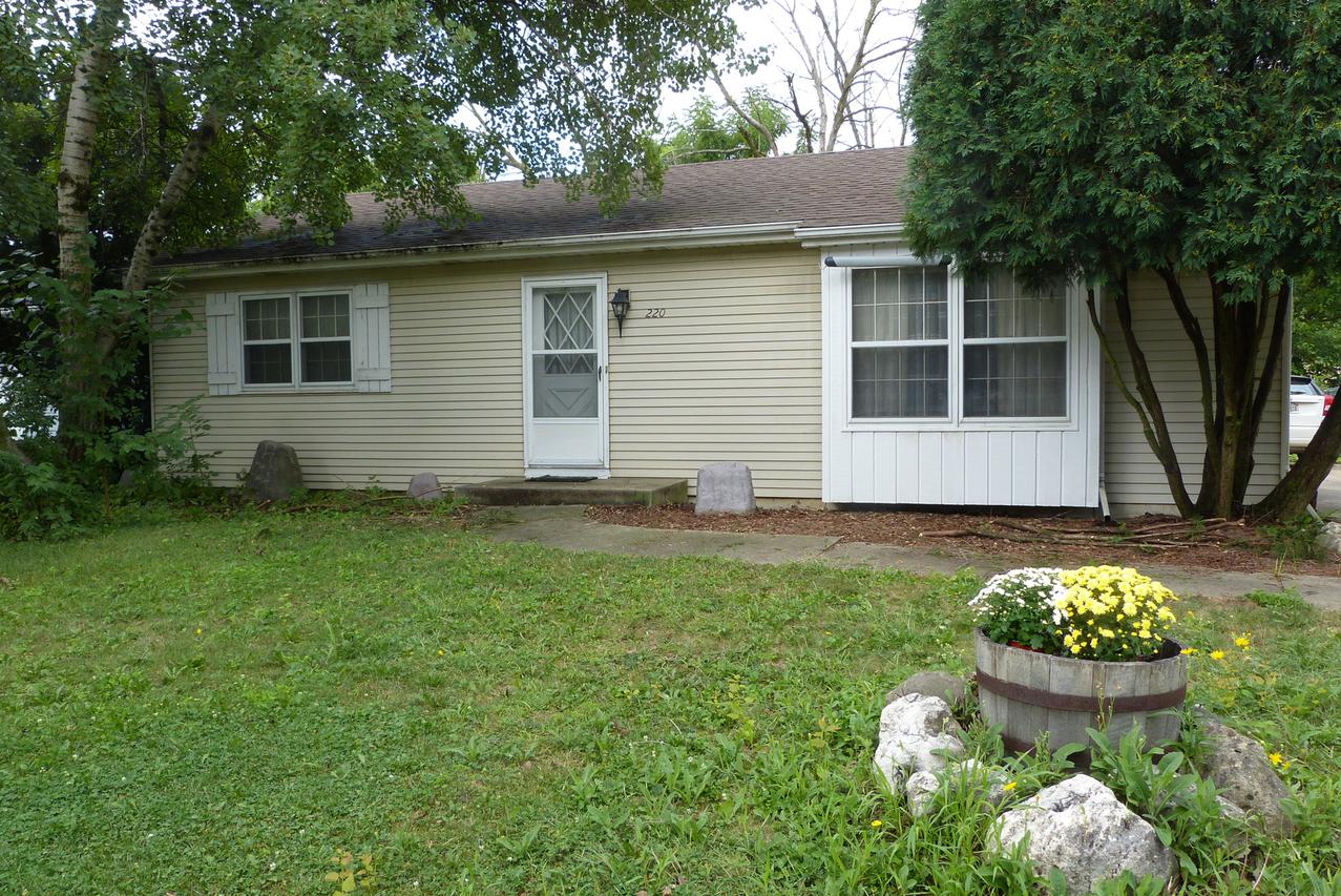 220 Maplewood Dr., North Aurora, IL 60542
