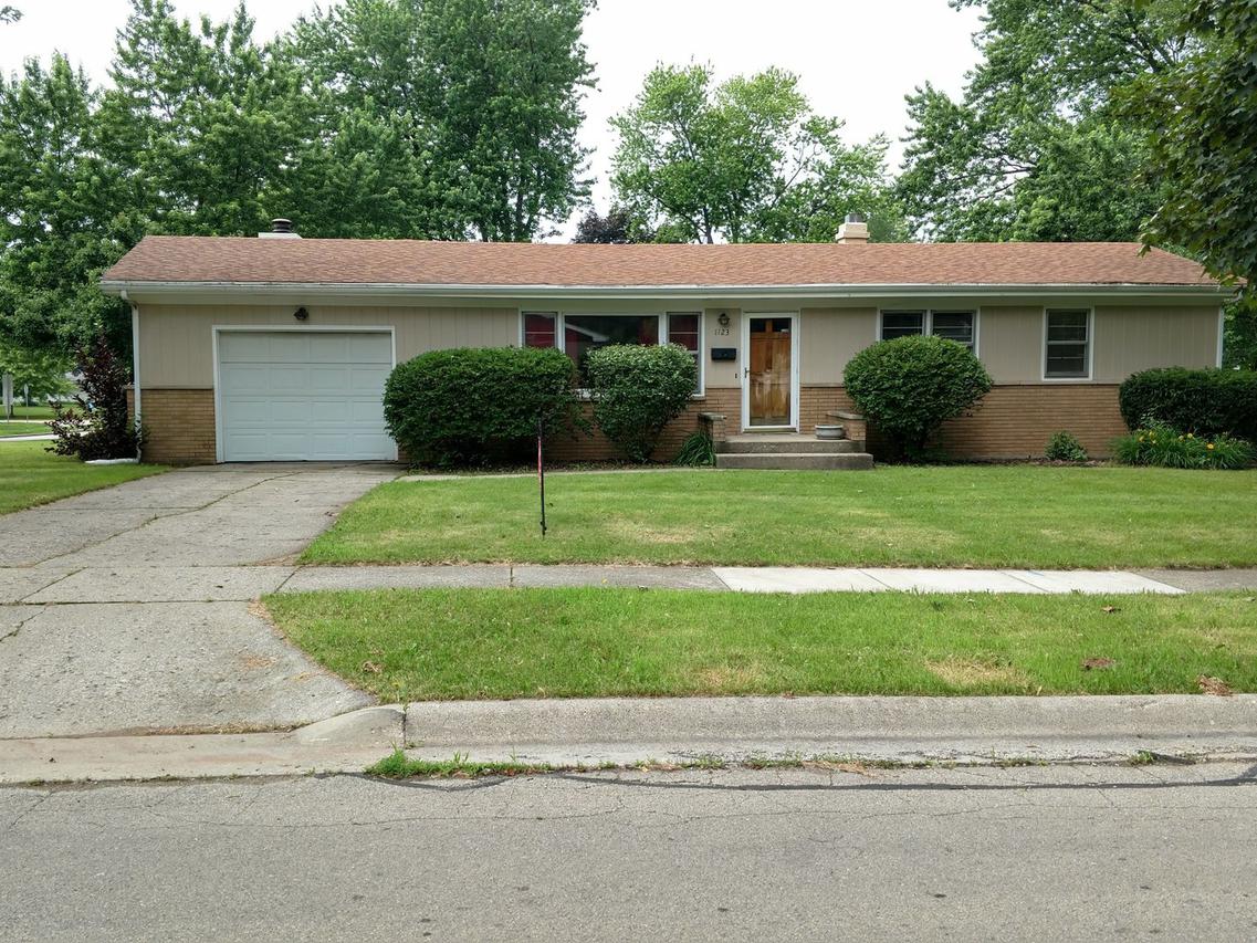1123 Holmes Pl., Dekalb, IL 60115
