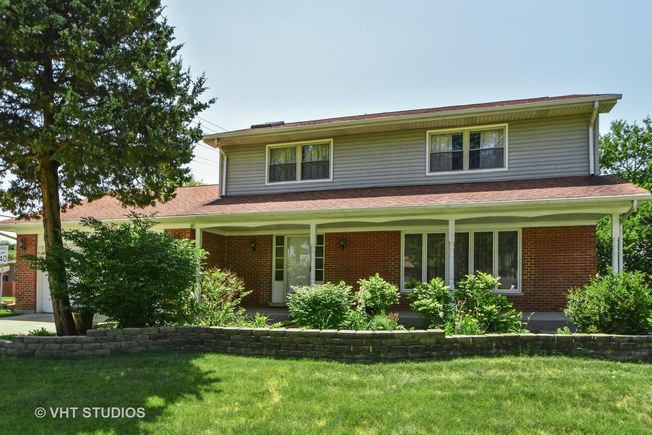 8698 Wood Vale Dr., Darien, IL 60561