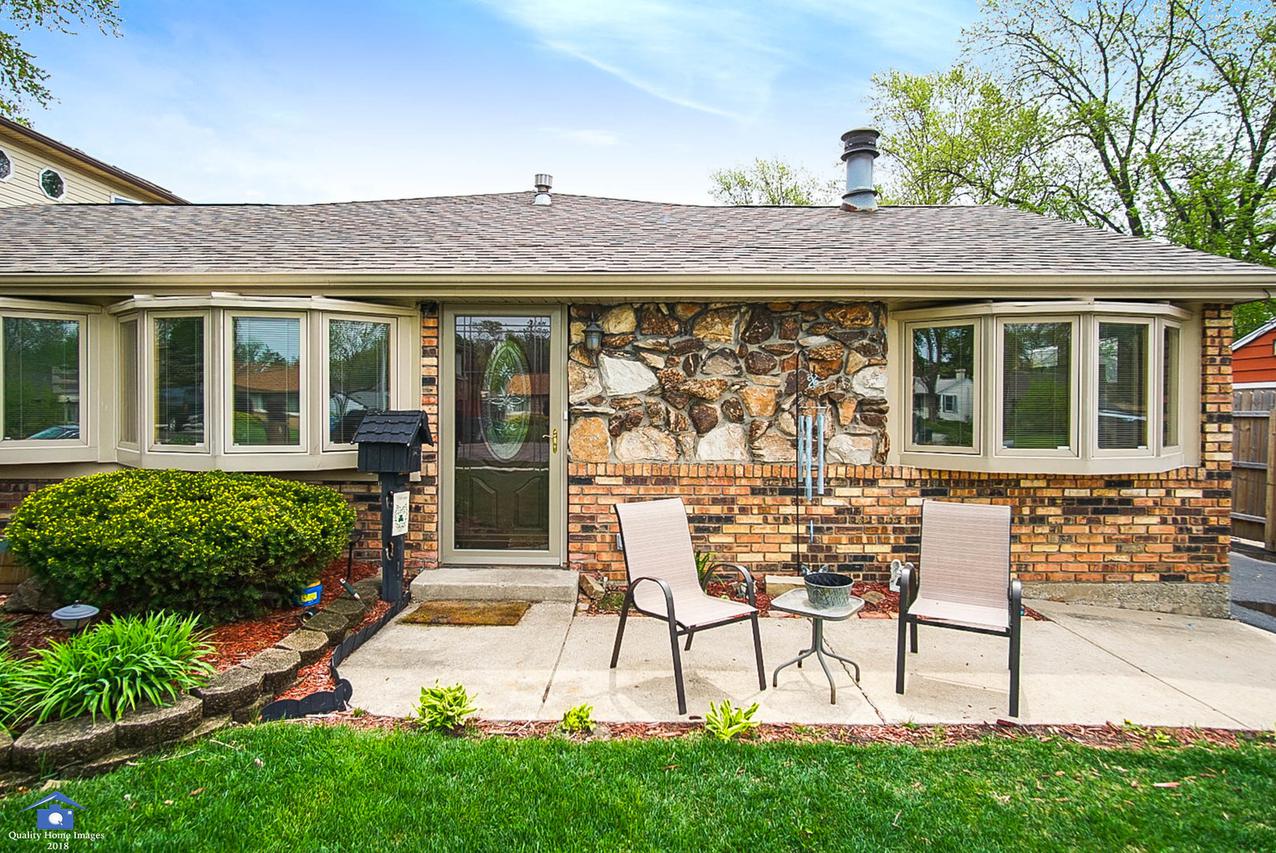 4961 Paxton Rd., Oak Lawn, IL 60453