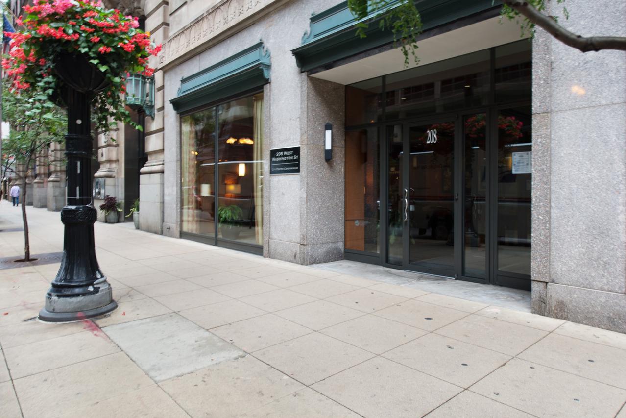 208 Washington St. #1205, Chicago, IL 60606