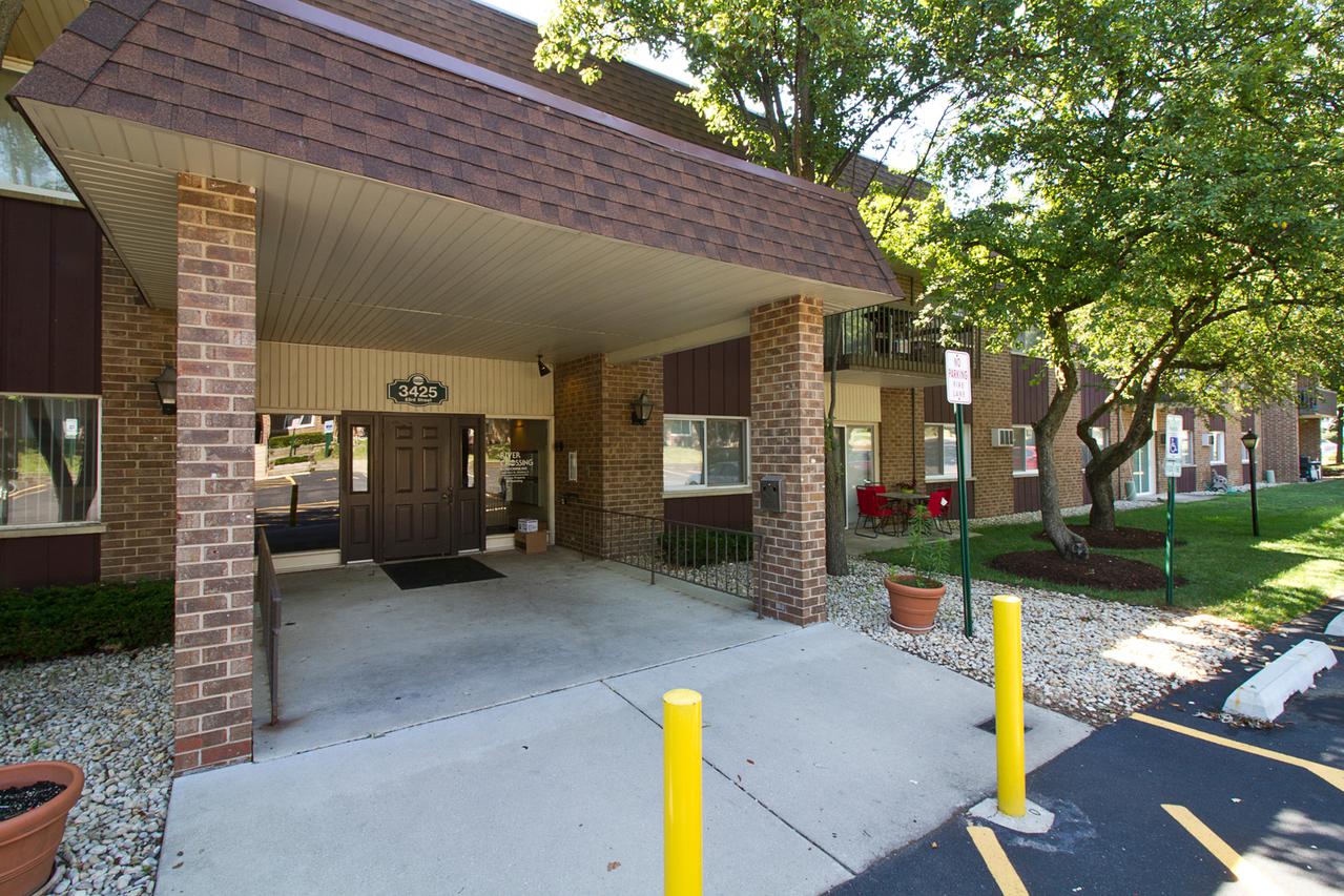 3425 83rd St. #D12, Woodridge, IL 60517