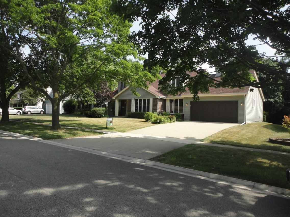 511 Harvey Ave., Grayslake, IL 60030
