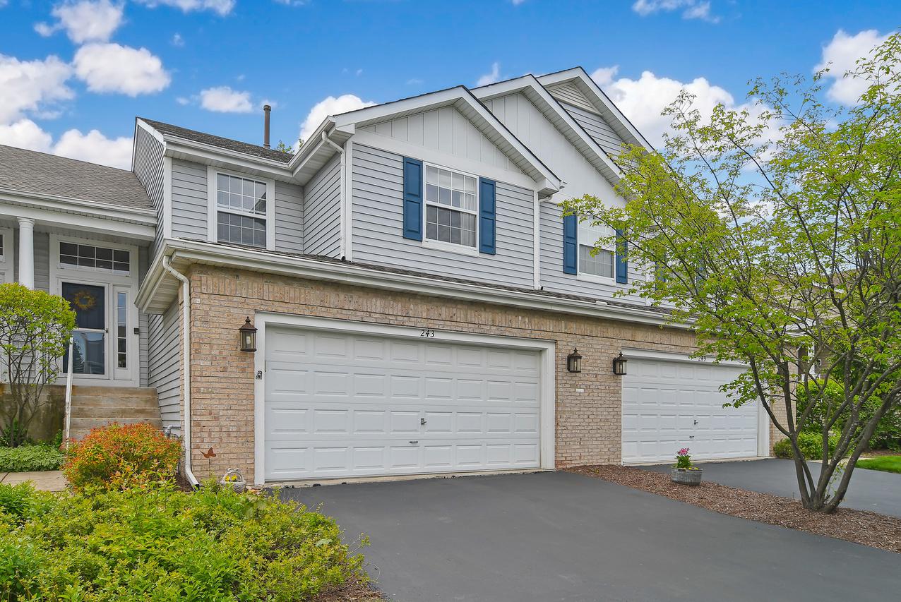 243 Weather Hill Dr., Willowbrook, IL 60527