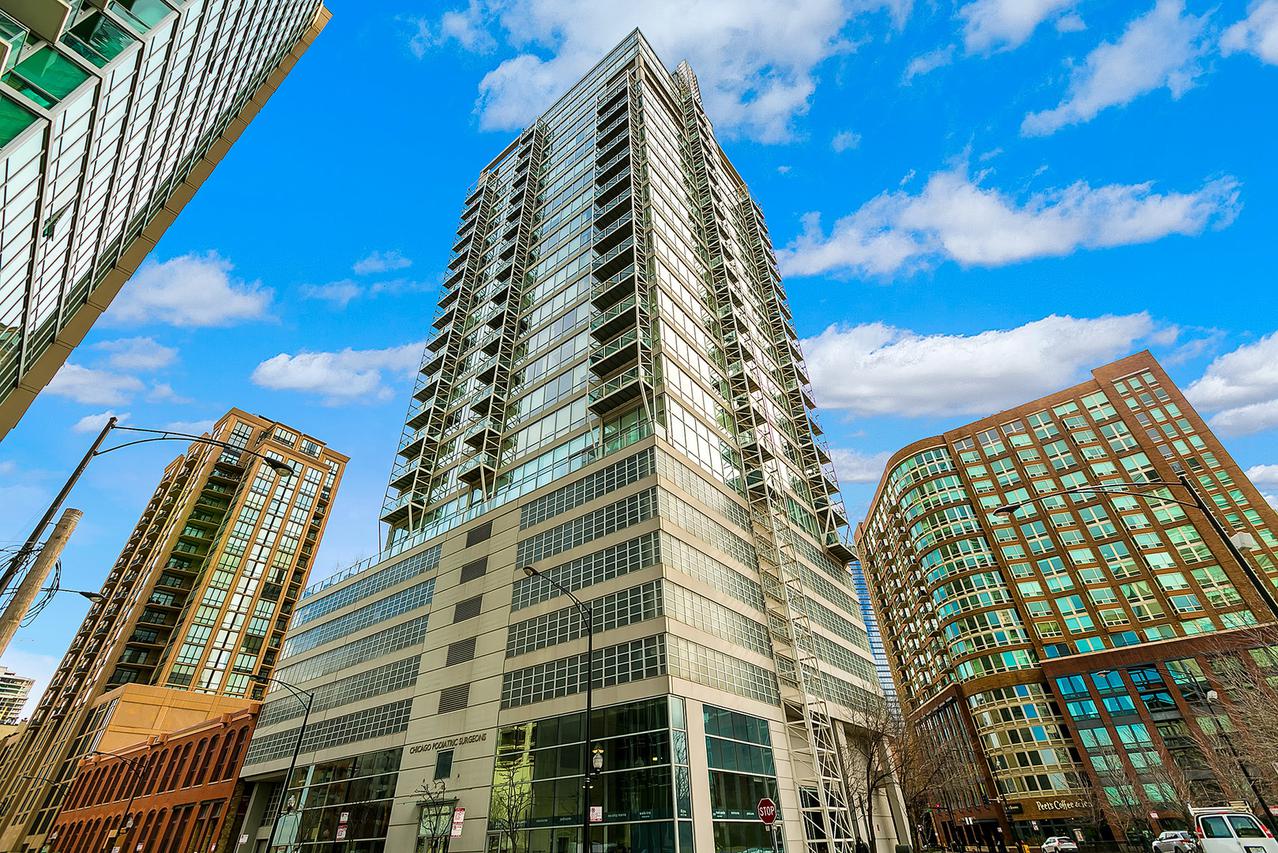 653 N Kingsbury St. #2402, Chicago, IL 60654
