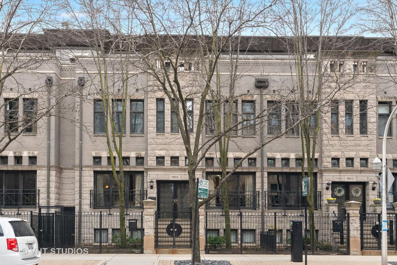 950 N Clark St. #E, Chicago, IL 60610