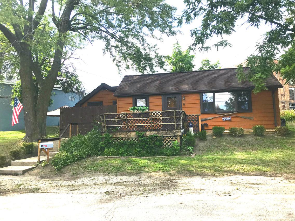 60 E Monterey St., Freeport, IL 61032