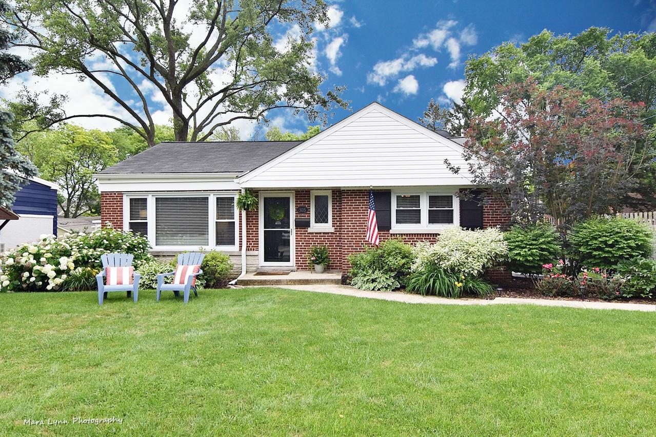 305 Maple St., Glen Ellyn, IL 60137