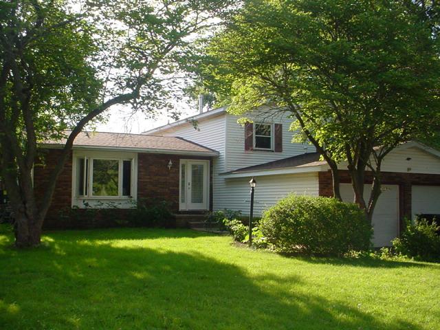 1757 Woodard Ln., St. Joseph, IL 61873