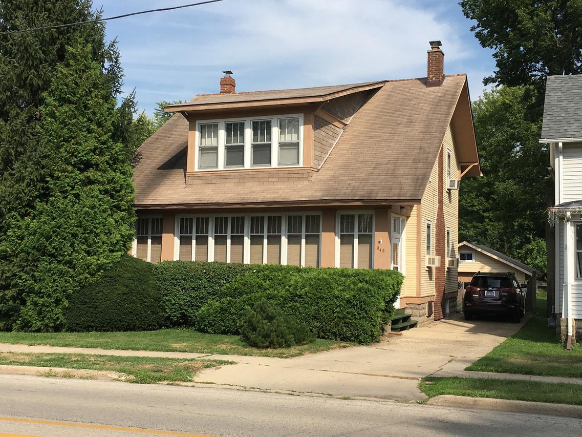840 S 1st St., Dekalb, IL 60115