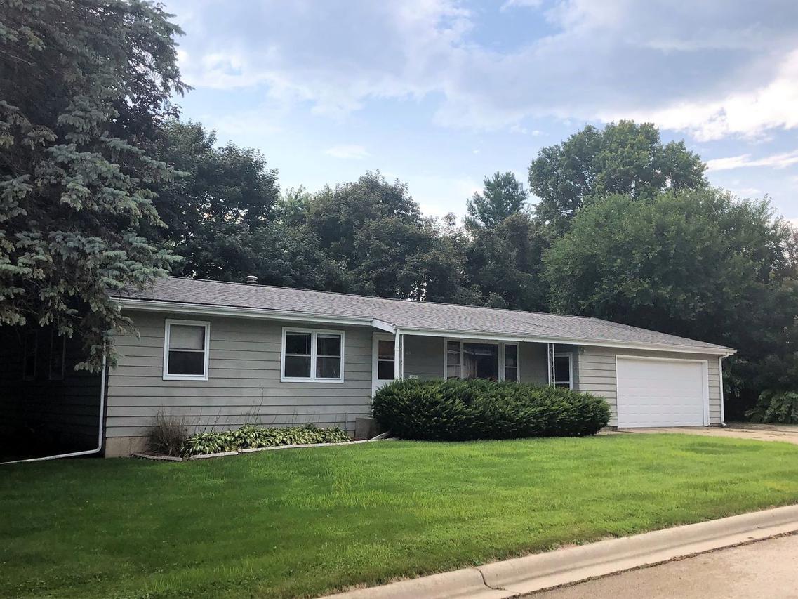 405 Tracy Ave., Ashton, IL 61006