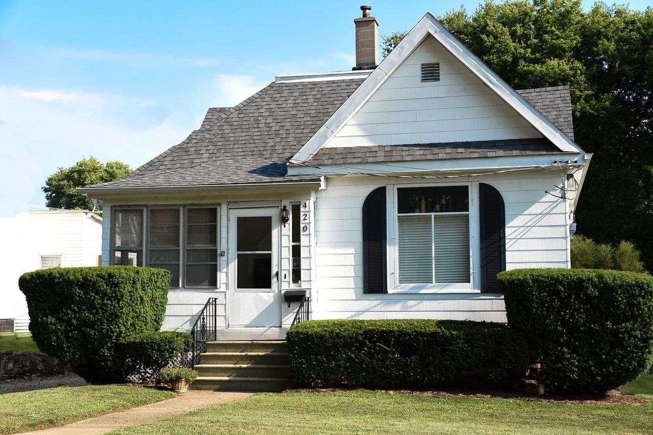 420 E 7th St., Dixon, IL 61021
