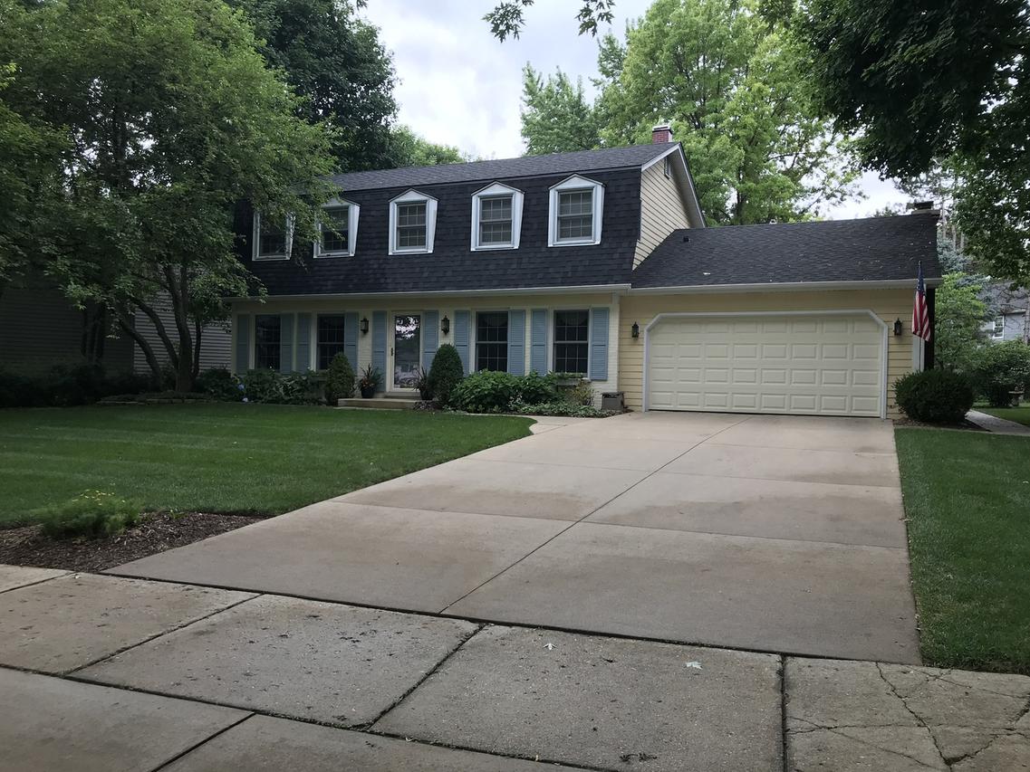2S560 Seneca Dr., Wheaton, IL 60189