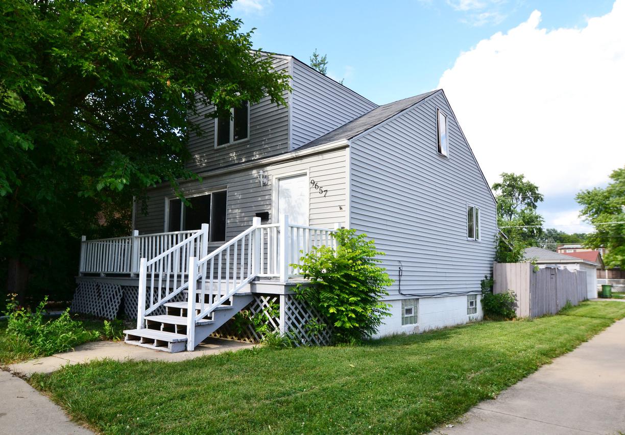 9657 Mcvicker Ave., Oak Lawn, IL 60453