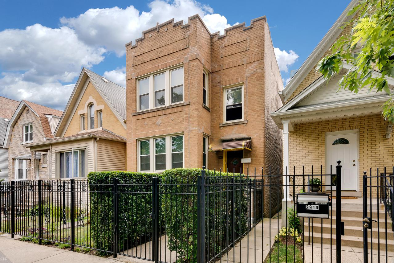 2912 N Talman Ave., Chicago, IL 60618