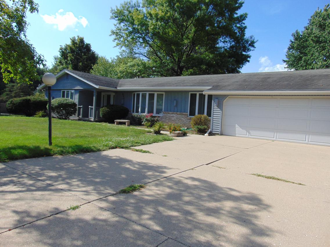 902 Kent Dr., Champaign, IL 61821