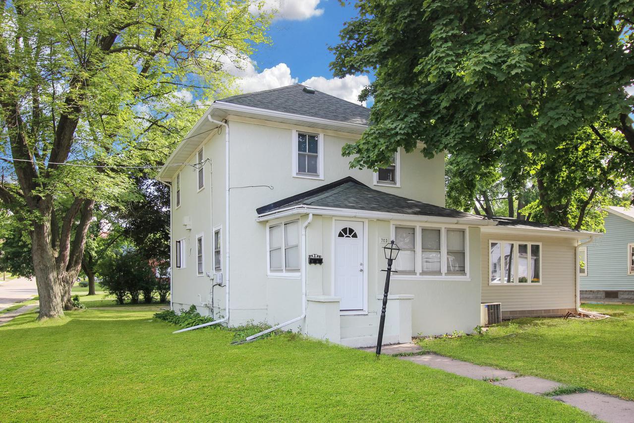 703 W Chestnut St., Freeport, IL 61032