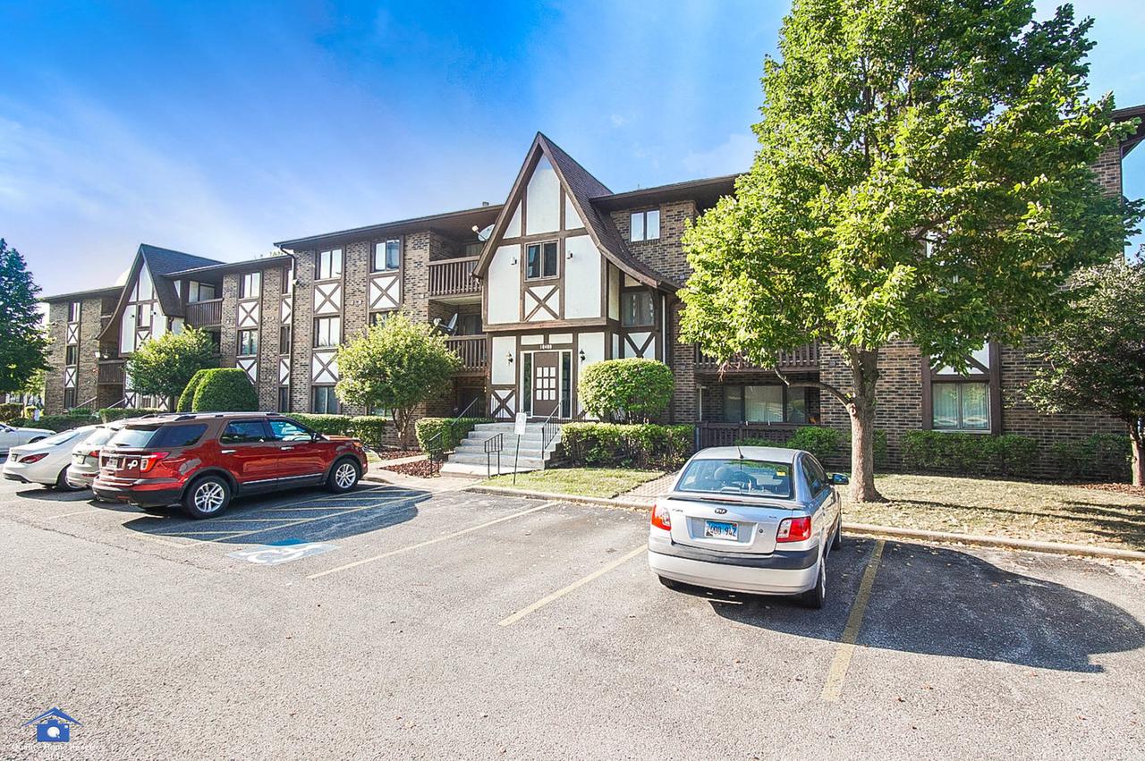 10400 Circle Dr. #204, Oak Lawn, IL 60453