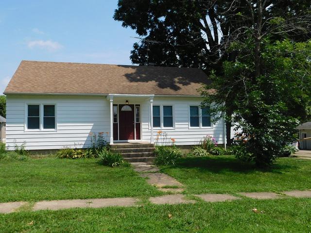 806 Evans Ave., Ashton, IL 61006