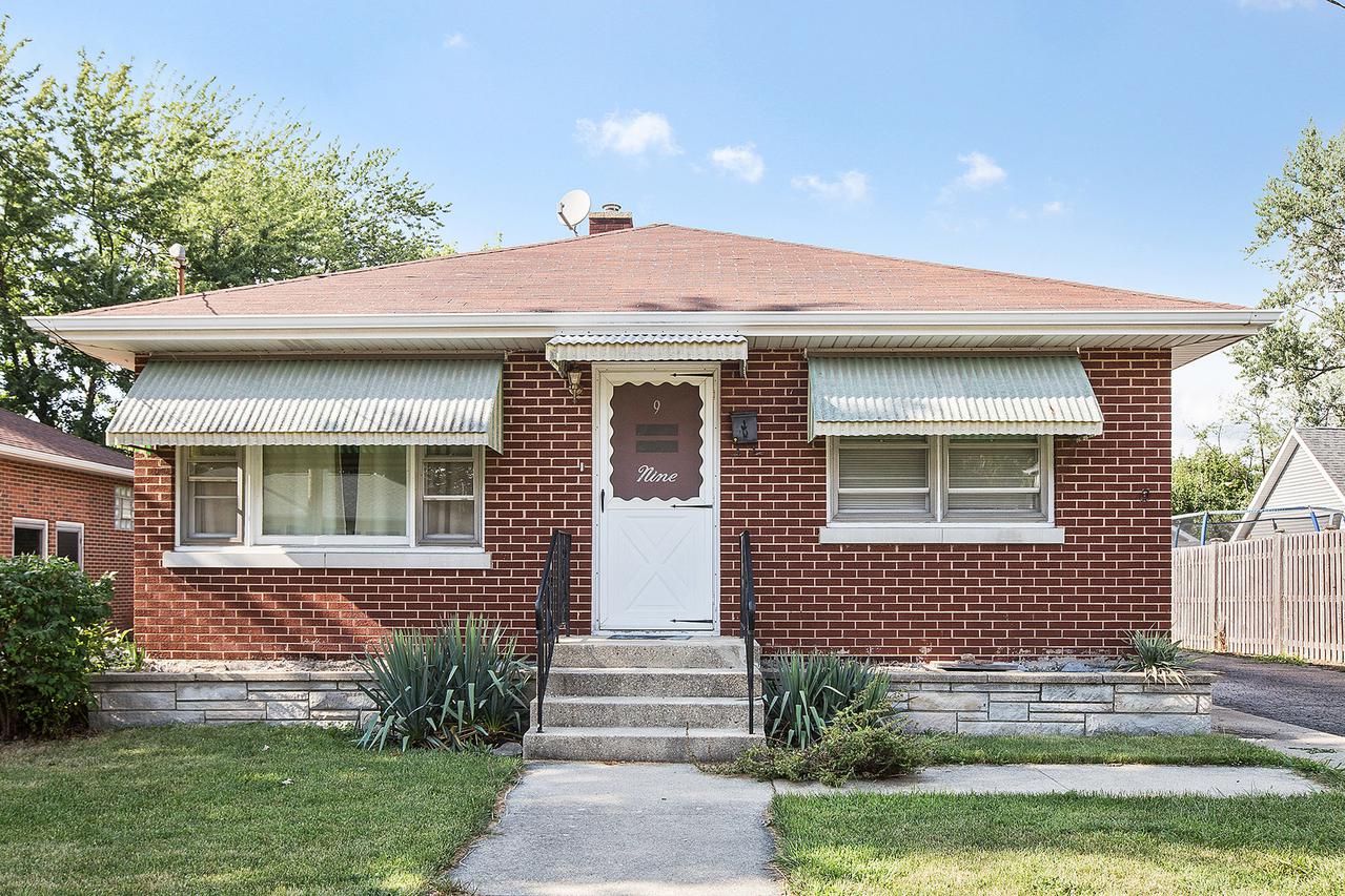 9 Ridge Rd., Lemont, IL 60439