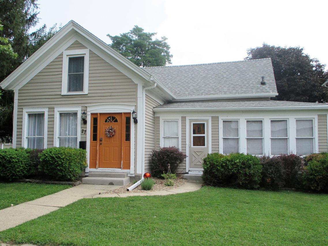 27 N Mason Ave., Amboy, IL 61310