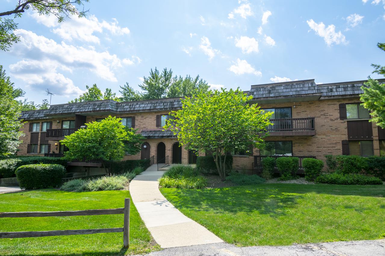 8100 Woodglen Ln. #101, Downers Grove, IL 60516