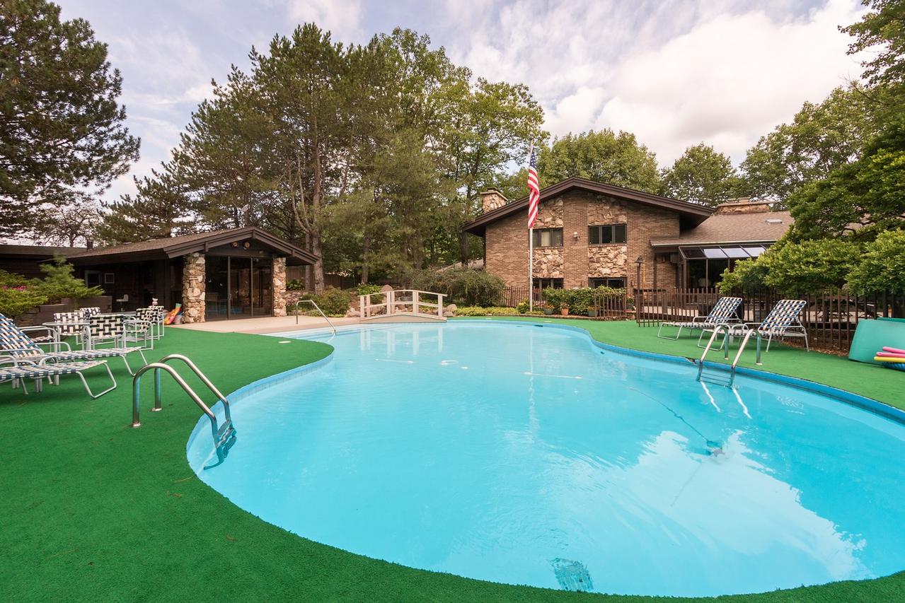2 Deer Path Tr., Burr Ridge, IL 60527