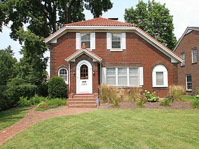 1842 E State St., Rockford, IL 61104