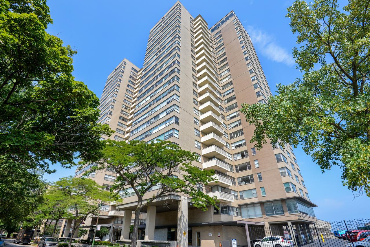 6301 Sheridan Rd. #8M, Chicago, IL 60660
