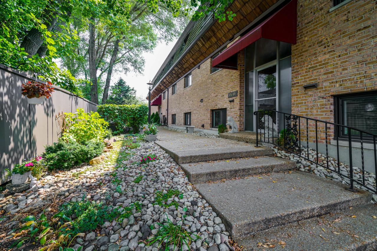 436 Lageschulte St. #2, Barrington, IL 60010