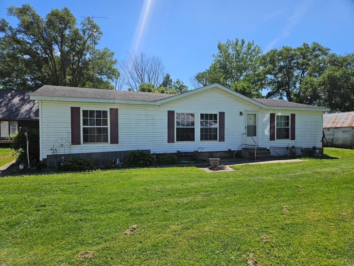 110 E South St., Loraine, IL 62349