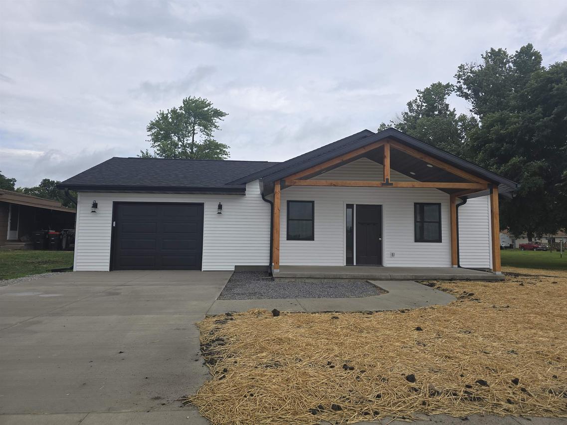 1005 Augusta Rd., Carthage, IL 62321