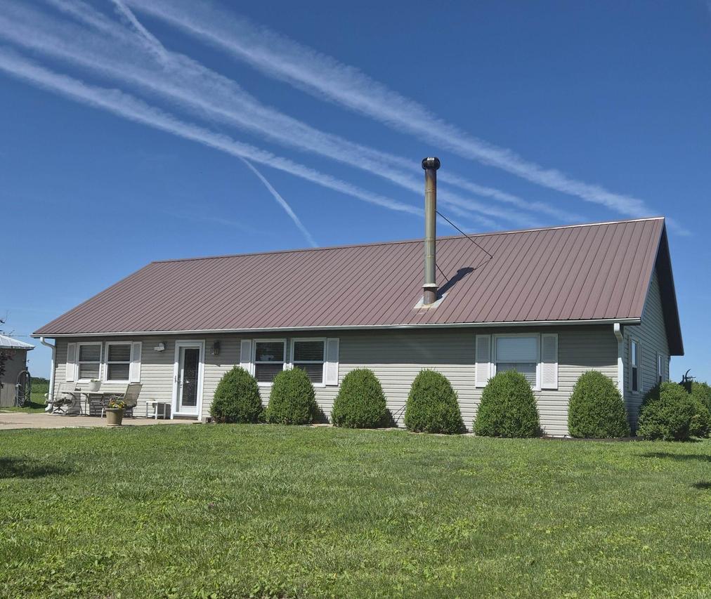 729 N 2650th Ave., Ursa, IL 62376