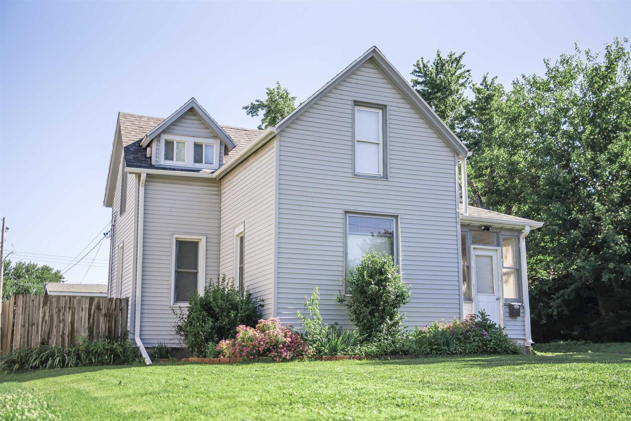 2049 Chestnut St., Quincy, IL 62301