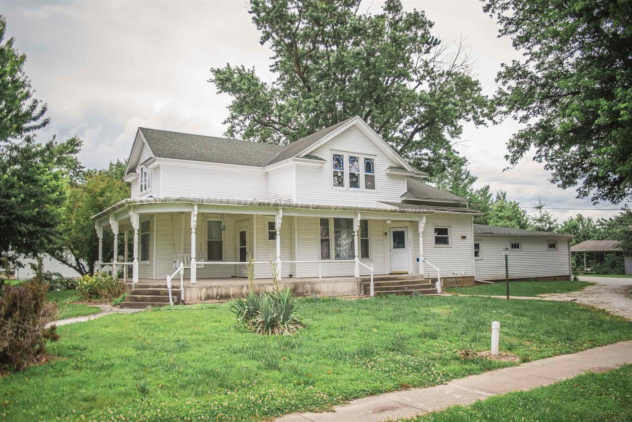 106 E Washington St., Mendon, IL 62351