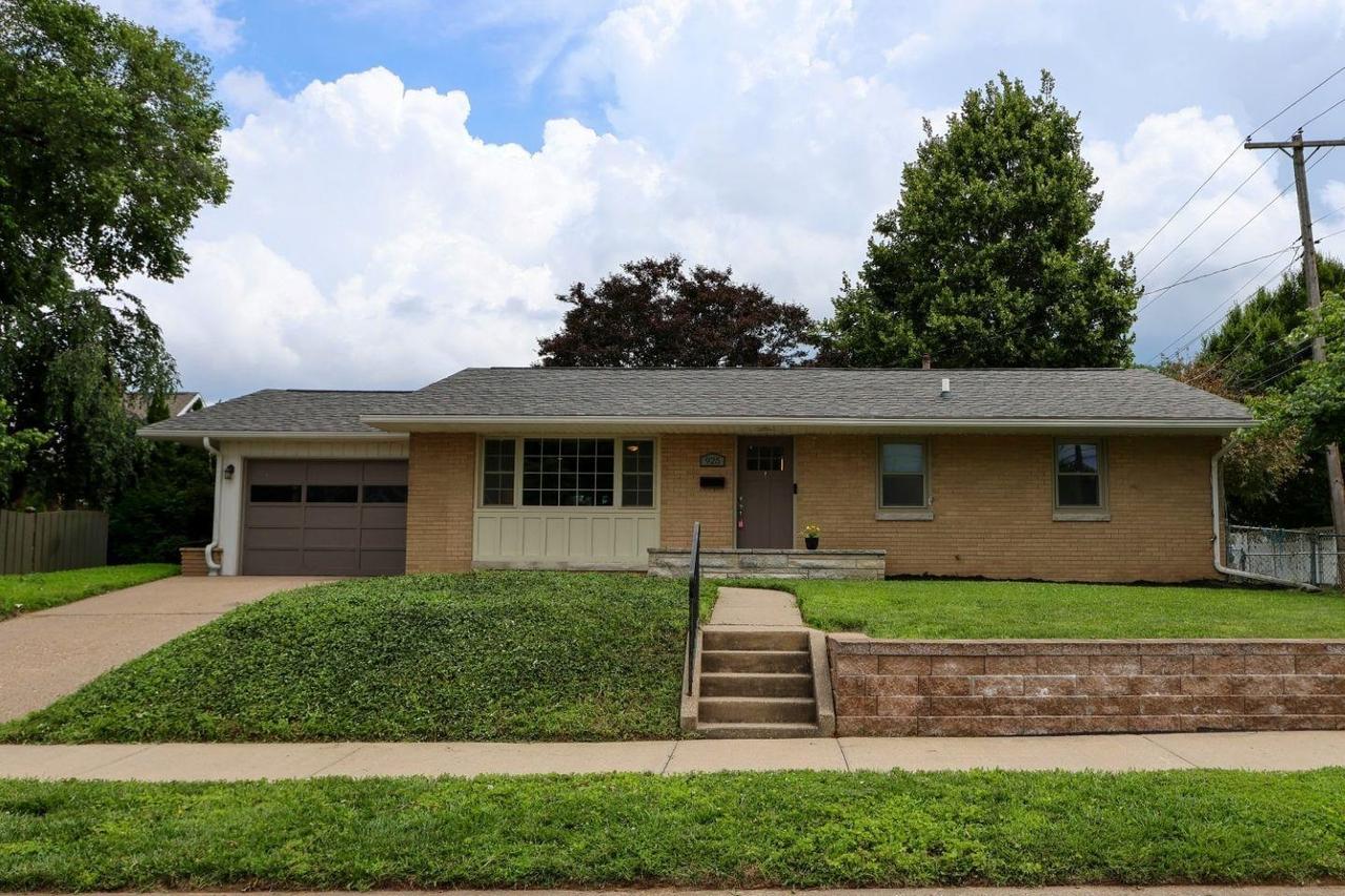 925 S 19th St., Quincy, IL 62301