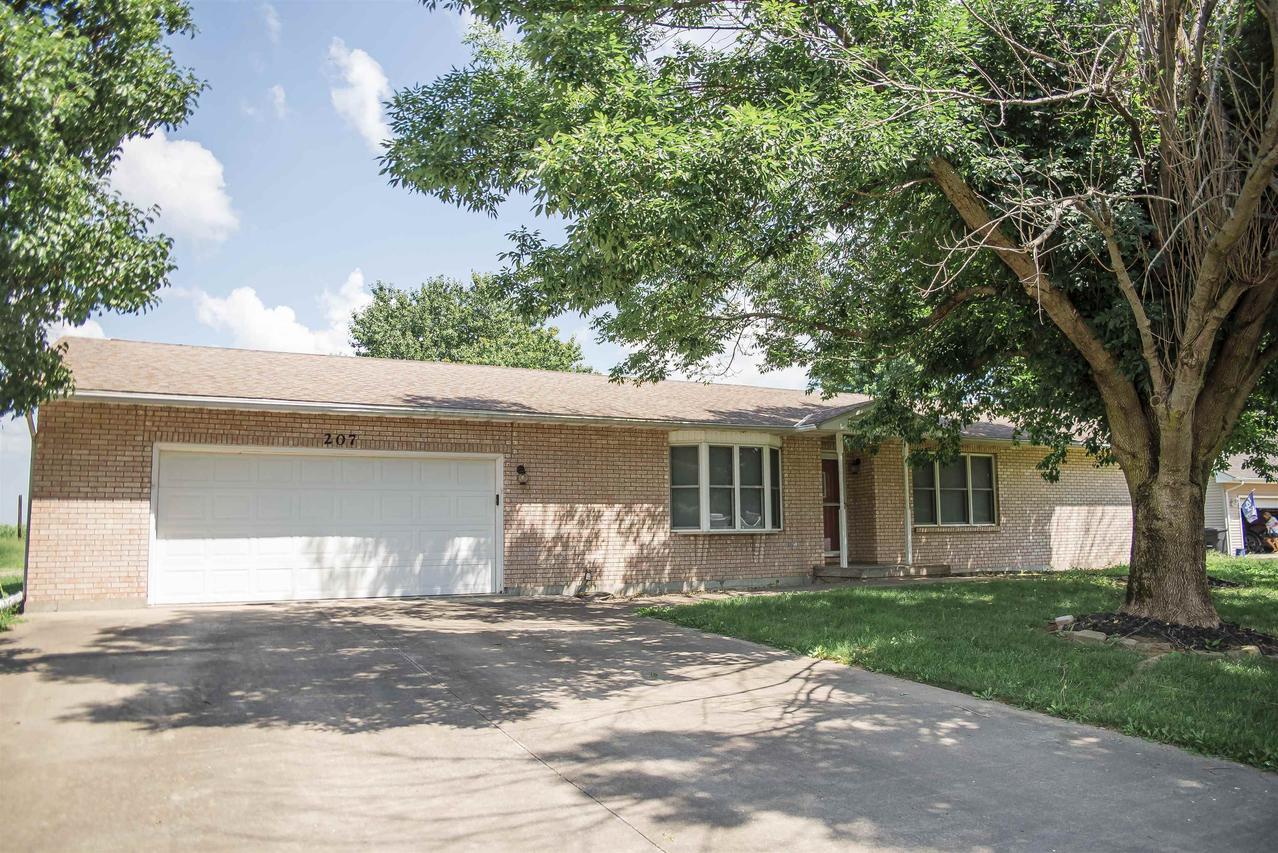 207 Ash St., Ursa, IL 62376
