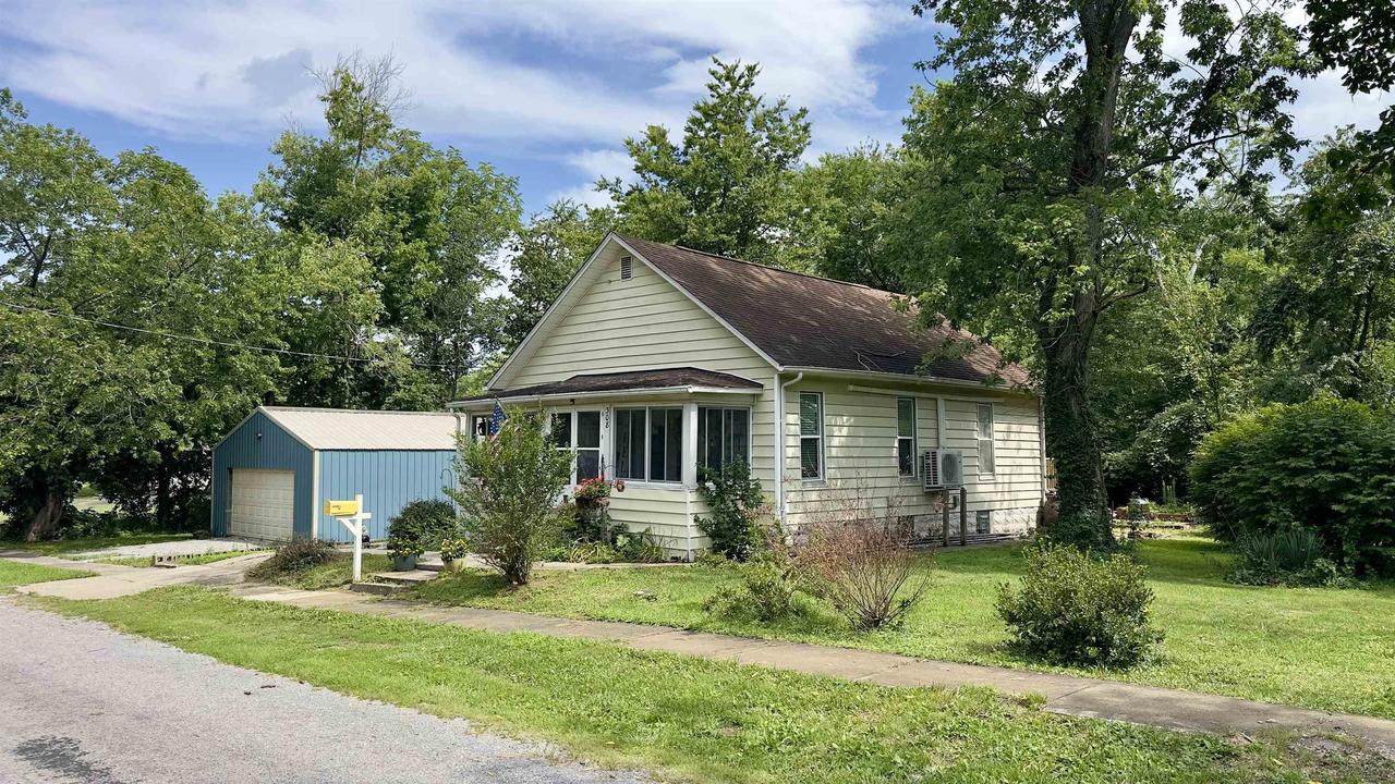 308 E Manila St., West Frankfort, IL 62896