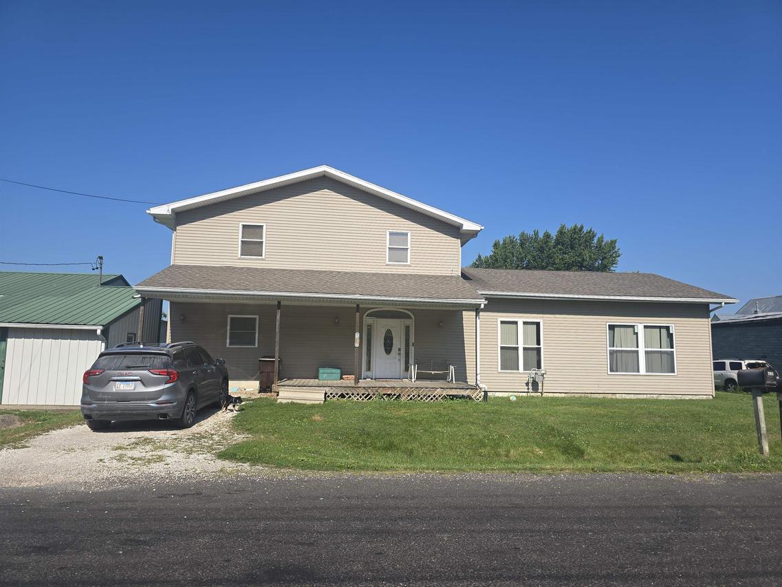 105 S Cedar St., Bowen, IL 62316