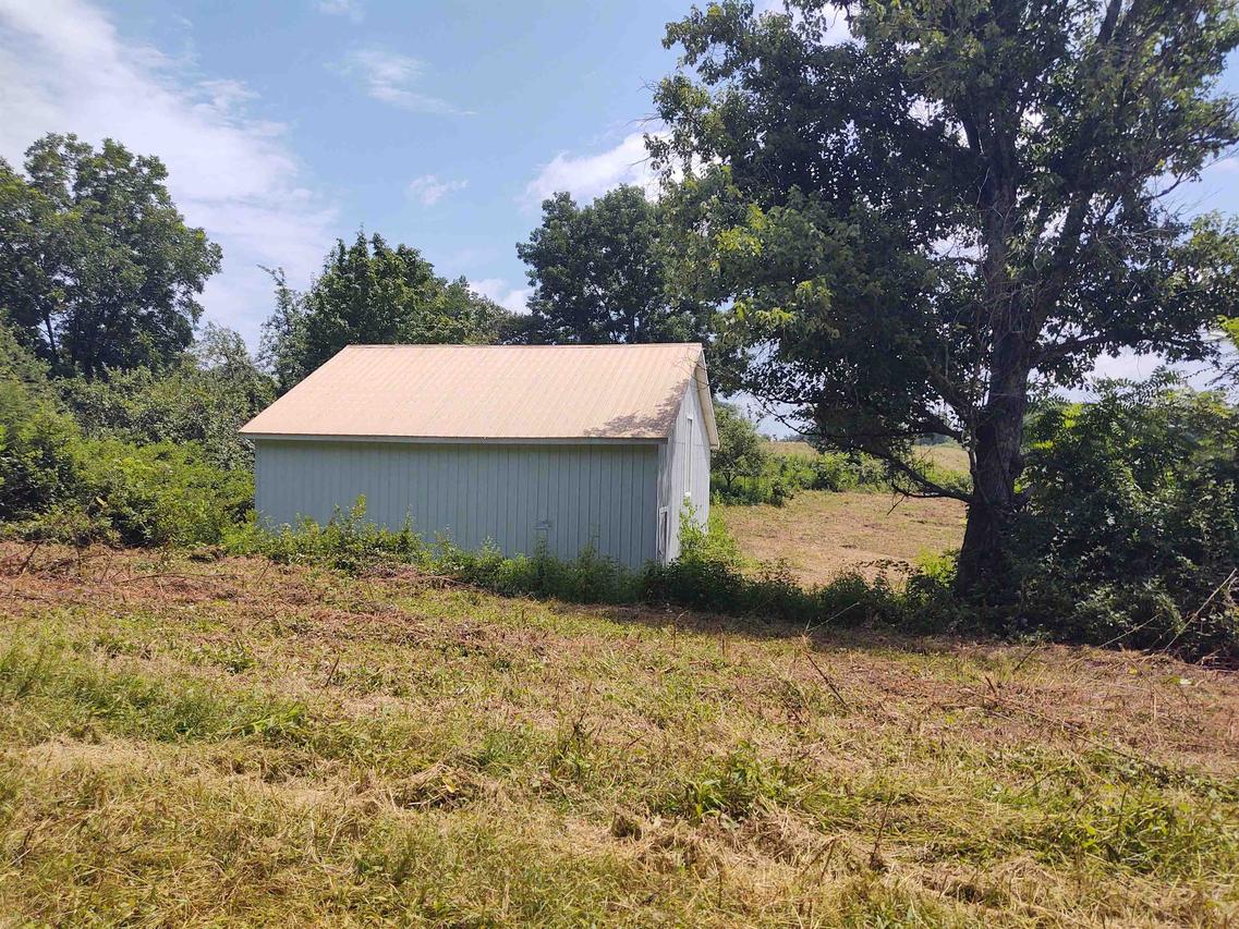 000 Birdwell Rd., New Burnside, IL 62967